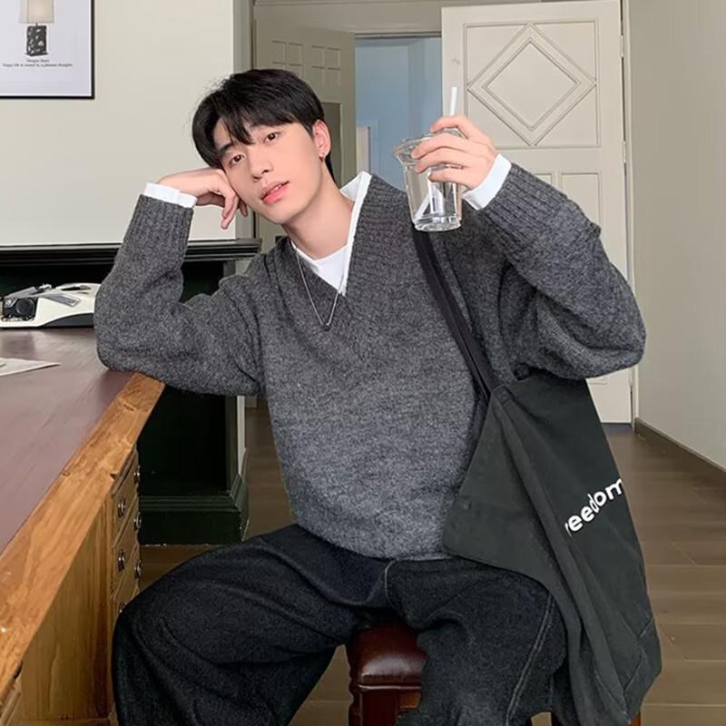 2025 Unisex Gray V-neck Hoodie: Trendy Casual Pullover, Long Sleeve, Pure Color for Early Autumn.