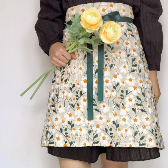 1 sada kuchařské zástěry Šněrovací vyšívací design Poloviční pas Kostým služka Kuchyňka Pracovní oděvy Každodenní použití