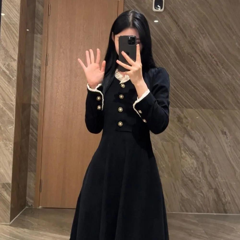Women's Large Hepburn-Style Black Corduroy Dress: 2024 Autumn/Winter, Waist-Slimming Mid-Length