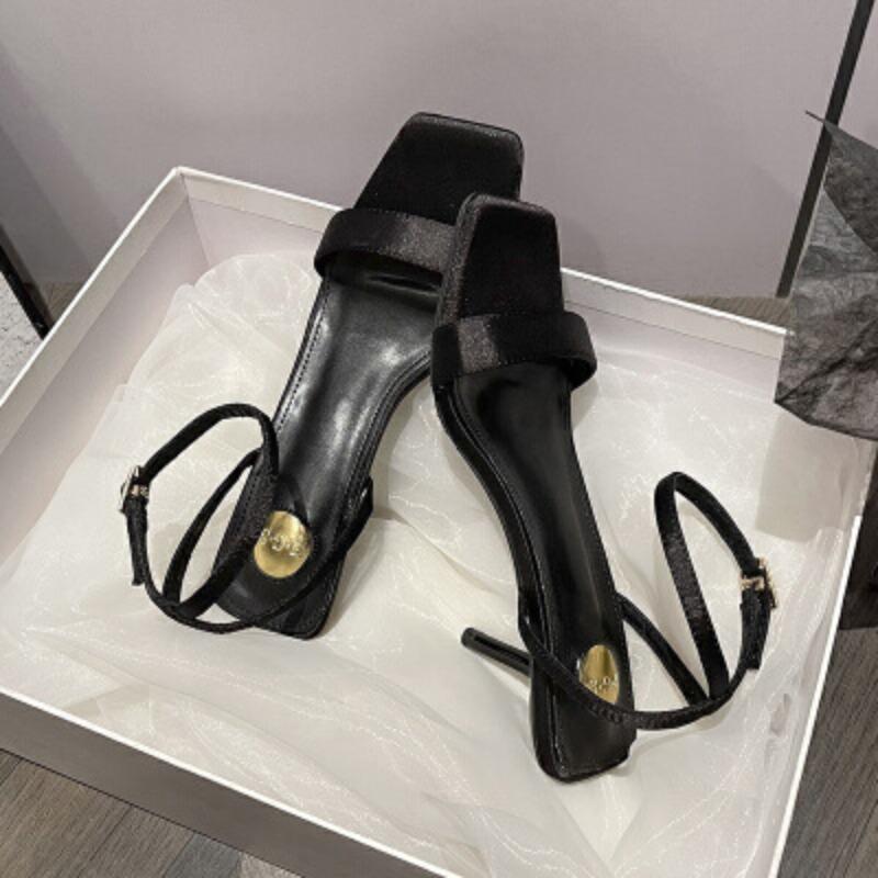 Black high heels, new summer women's stiletto temperament, not tired to wear outside, beautiful feet, one word with sandals women