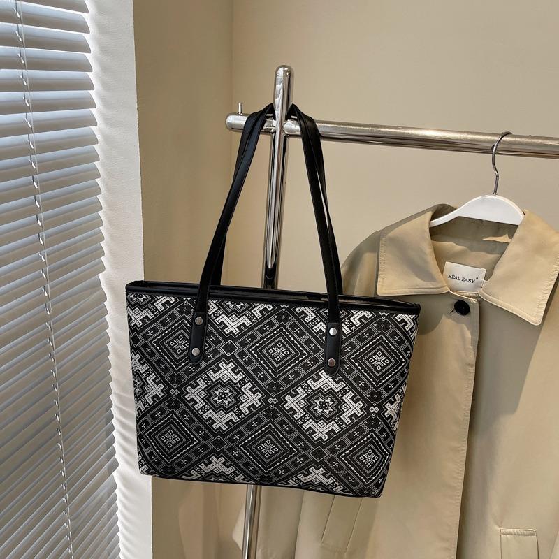 Large-capacity Bag Women's Summer Versatile New Casual Shoulder Bag Premium Texture Commuter Tote Bag