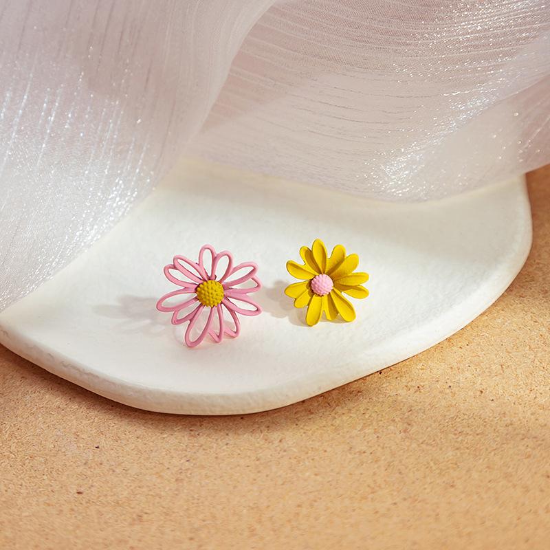 Asymmetrical Daisy Stud Earrings - Silver Needle Hollow Floral Design for Women