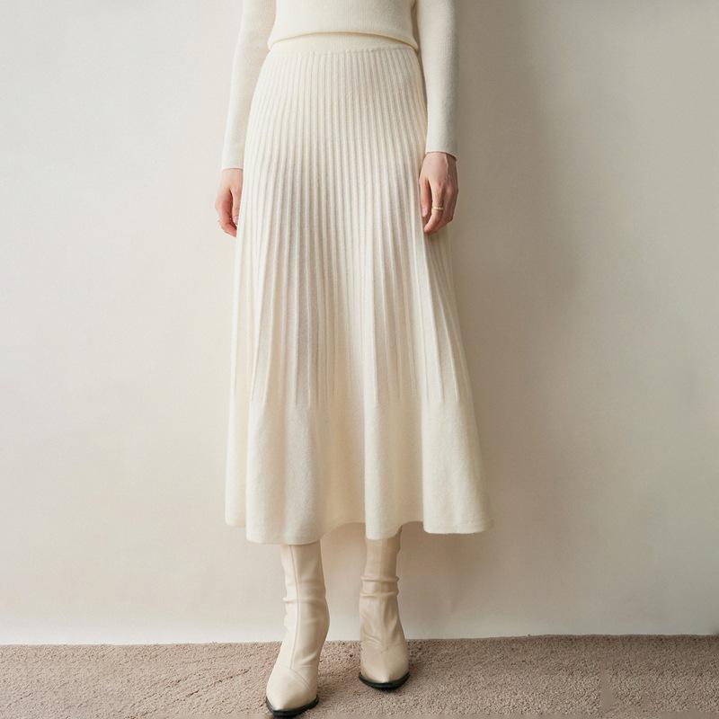 2025 Autumn/Winter Women's High-Waisted Knitted Cashmere A-Line Skirt with Slimming Flared Pleats