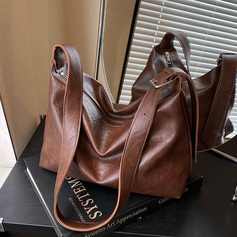 Large Capacity Commuting Bag for Women New Fashion Retro Soft Pitot Bag Autumn and Winter Trendy Broadband Crossbody Bag