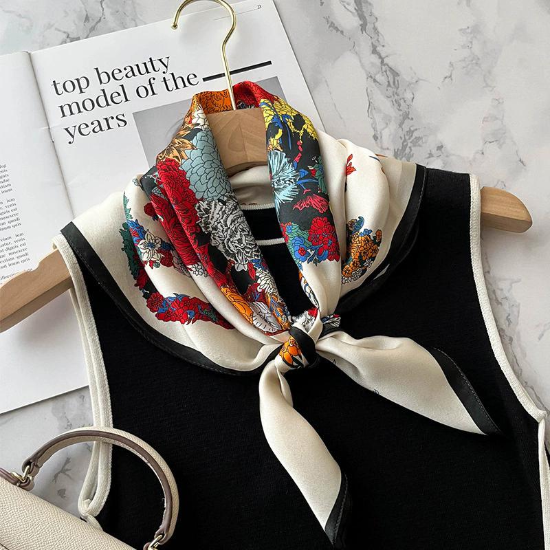 Bandanas Quadratisch 100% Seide Schal Damen Mädchen Stirnband Accessoires Taschentuch Halstuch Haarschal Modedruck Halstücher