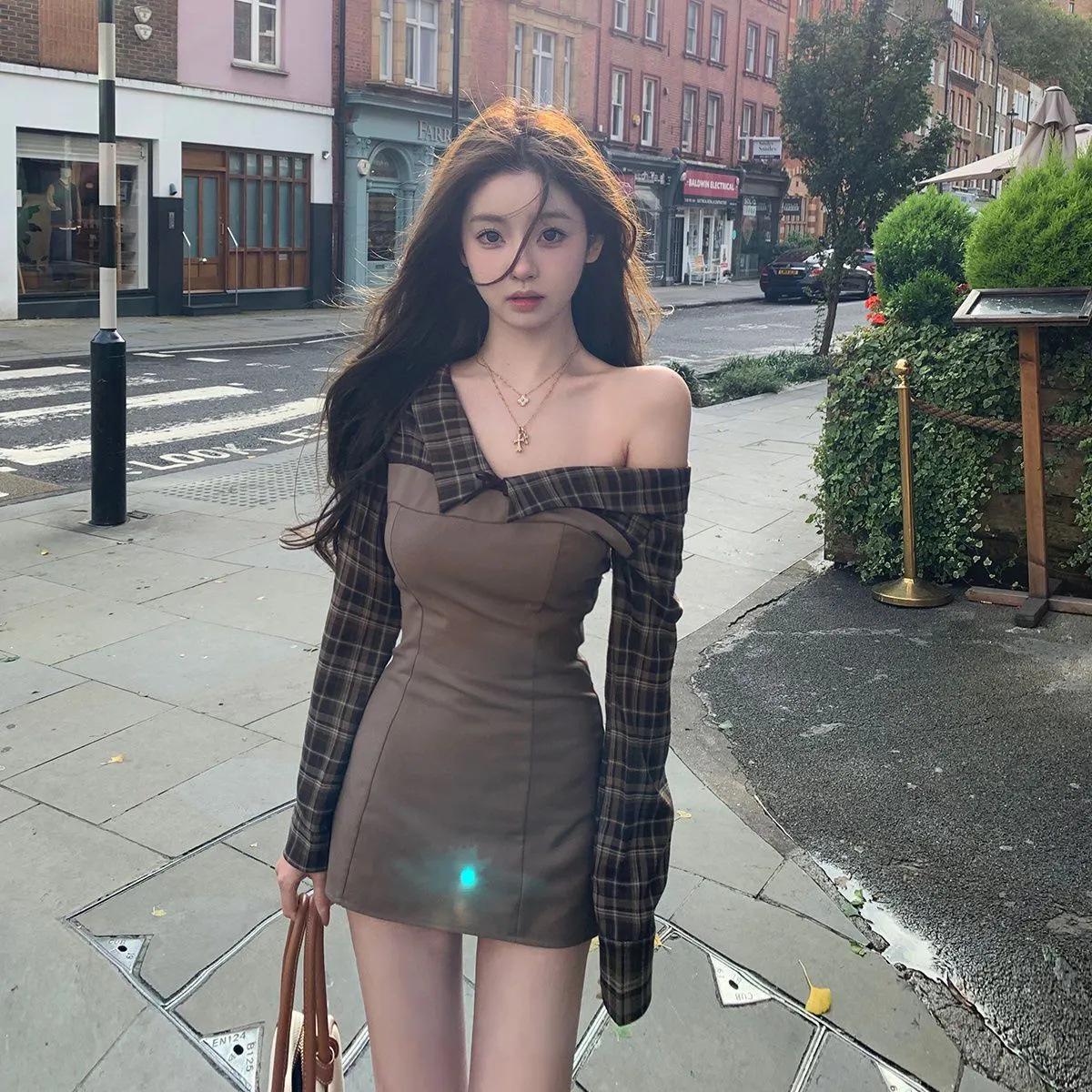 

Autumn/Winter Retro Plaid Off-Shoulder Mini Skirt with Long Sleeves - Versatile and Slimming Design Extra Large