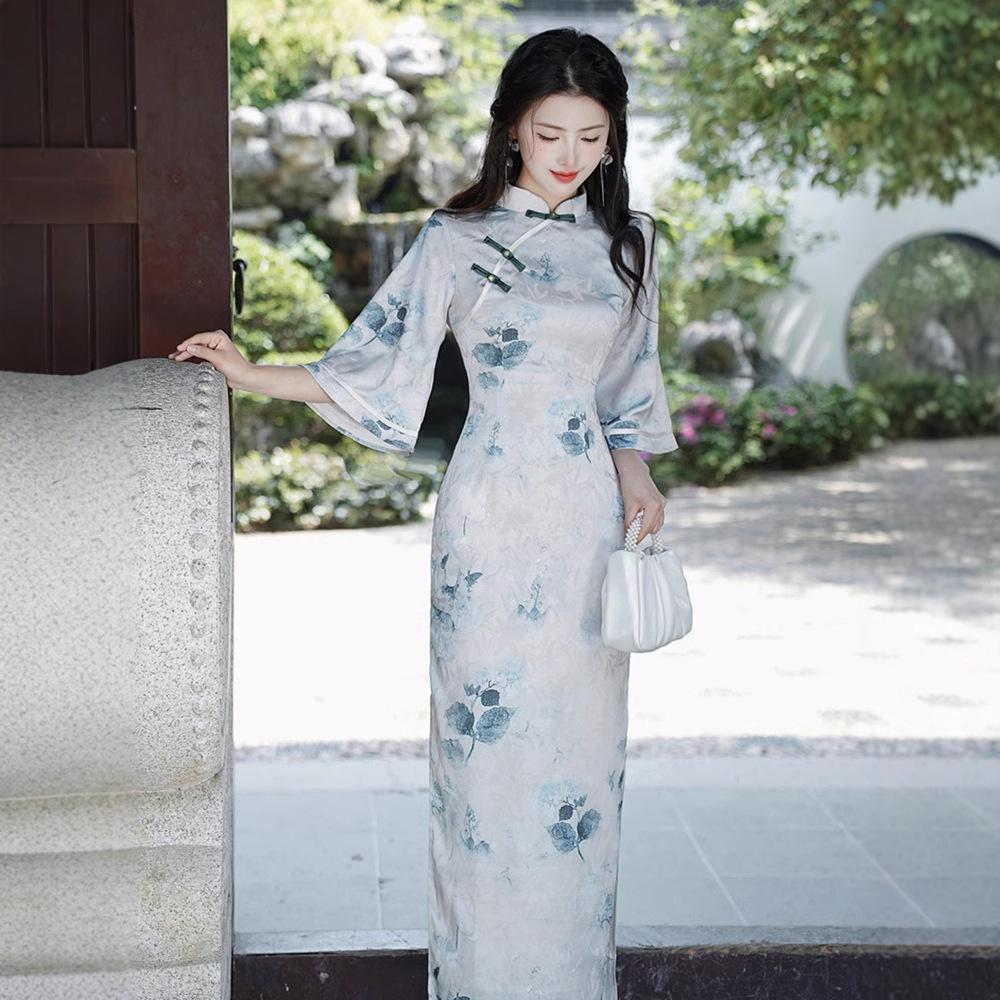 2025 Modern Chinese Big Sleeve Qipao: Elegant Retro-Inspired Daily Wear for Young Women