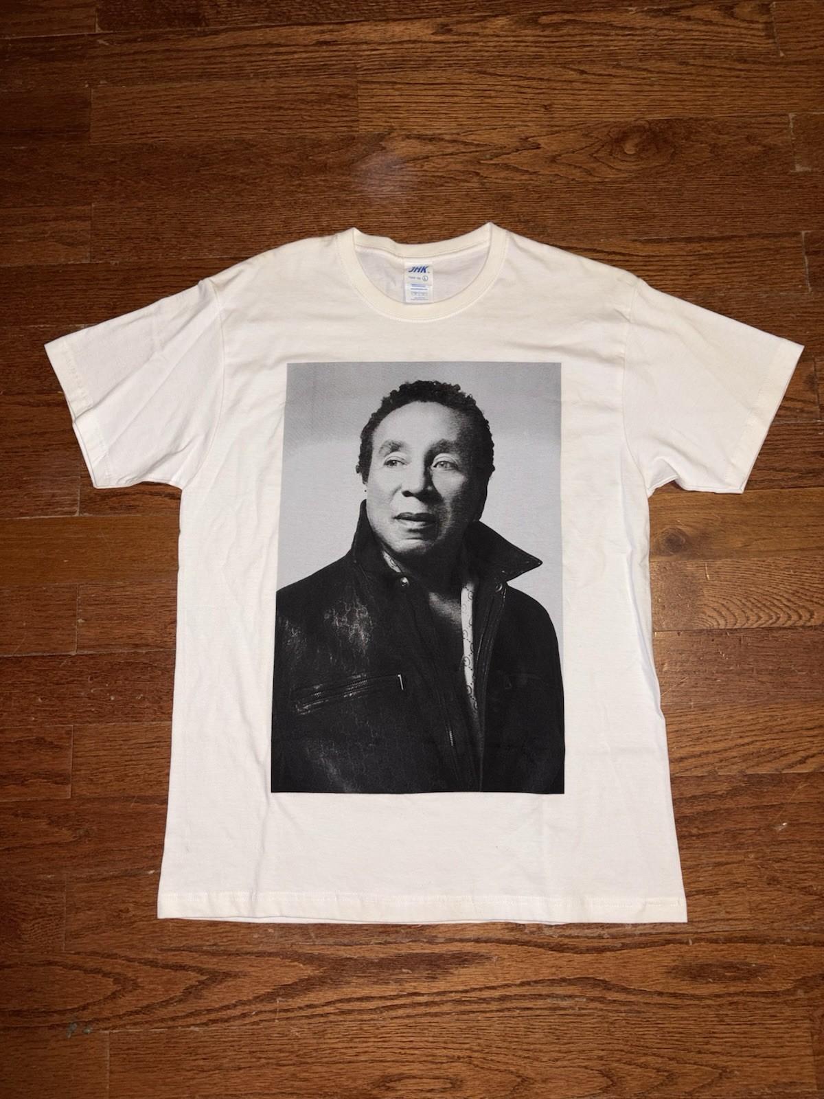 Smokey Robinson World Tour Rap Tee Shirt Mens Large White NWOT Short Sleeve Y2K Unisex T-Shirt S