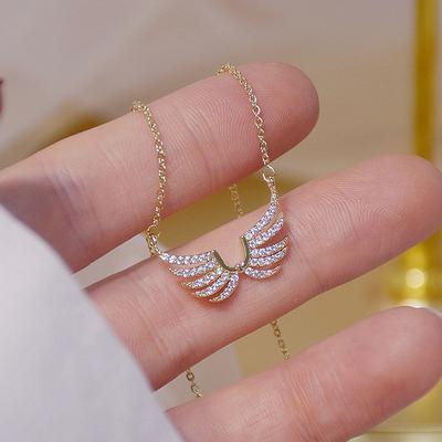 Elegant Wing Pendant Necklace, Fashionable and Exquisite Eye-catching Jewelry, Birthday and Holiday Gifts