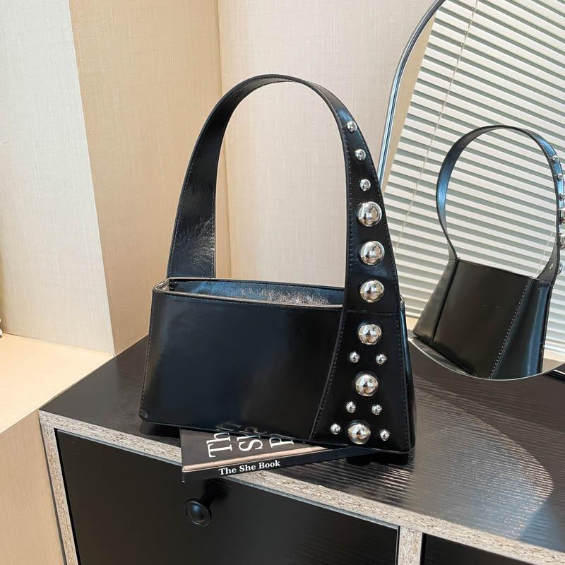 

Niche high-end rivet underarm bag, new summer shoulder bag temperament versatile commuter women s bag tide чорний