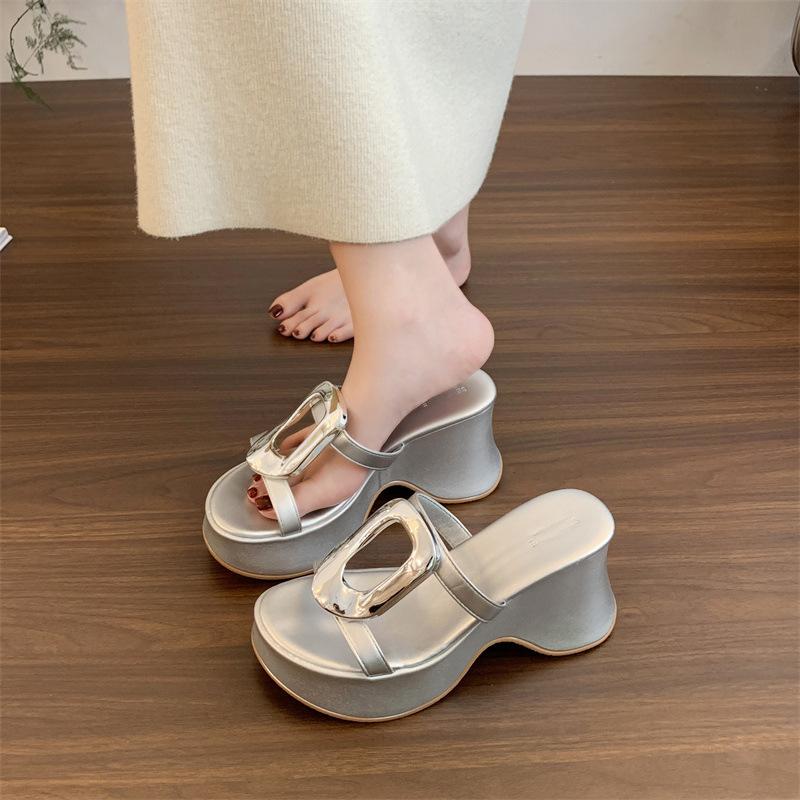 French platform-soled wedge slippers women's 2025 summer new outer wear with skirt height increase small one-word sandals