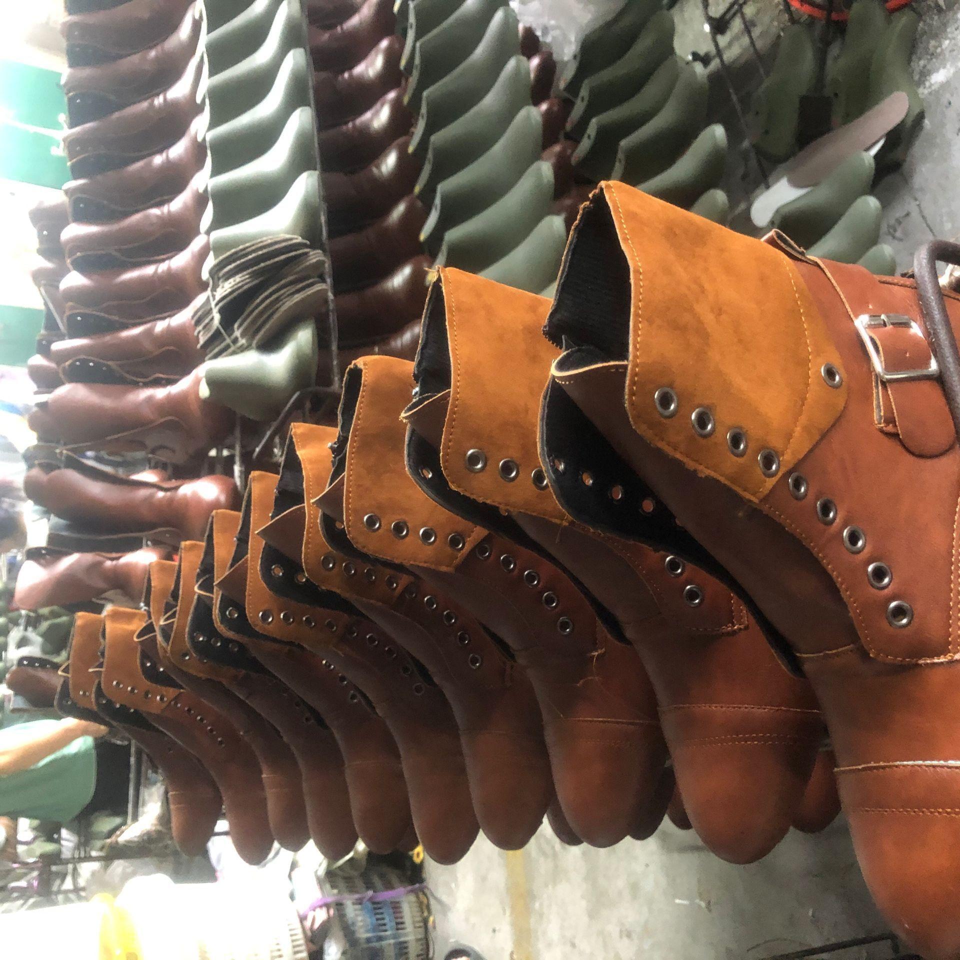 

2025 autumn and winter new flat-bottomed Martin boots women s foreign trade large size British style lace-up belt buckle square heel short boots 43