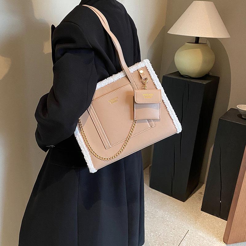 Niche lamb wool handbag women's 2025 new high-end shoulder bag large-capacity commuter tote mother and child bag