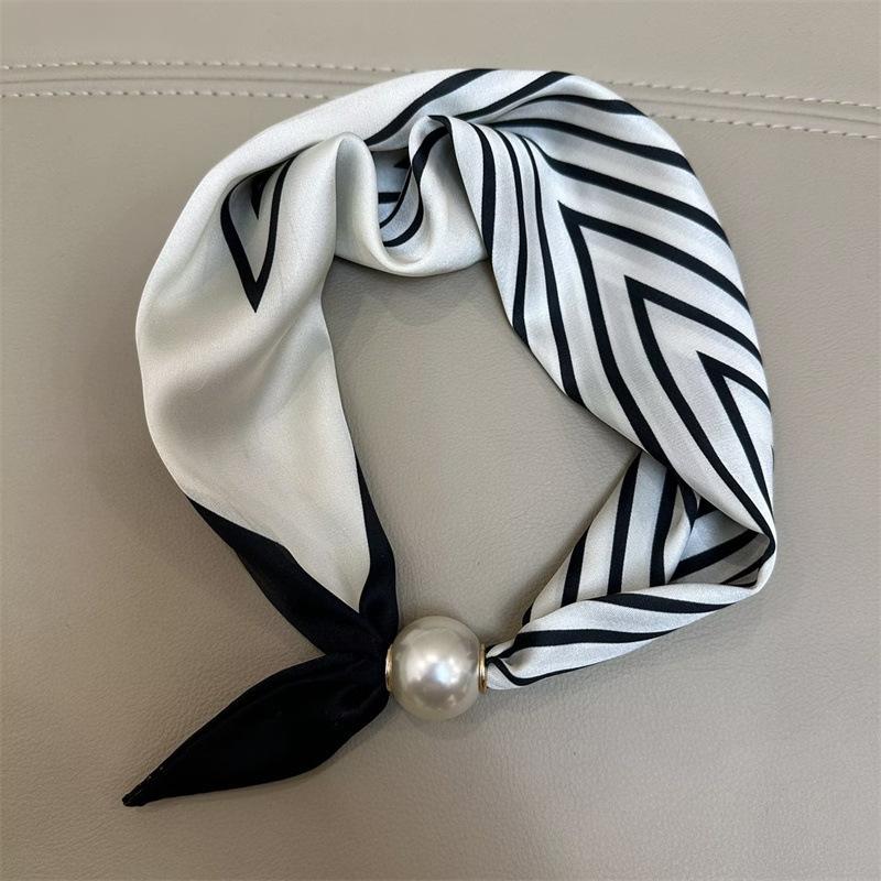 French Pearl Necklace Magnetic Clasp Lazy Scarf Women Pendant Neck Warmer Clavicle Chain Accessory