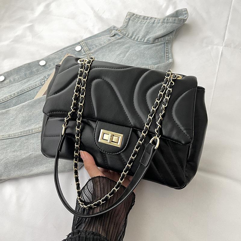 Popular bags New embroidered thread chain bag Delicate lock versatile shoulder messenger bag