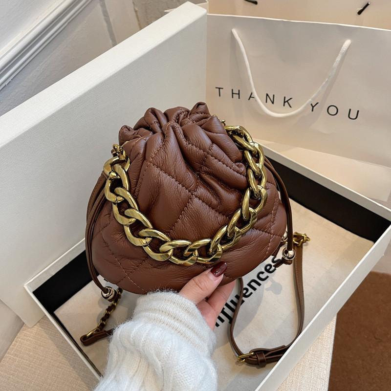 New Arrival Fashionable Diamond-patterned Chunky Chain Bucket Bag Women's Shoulder Crossbody Bag Simple Drawstring Wrinkled Bag
