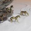 Miniature Figurine di Cavallo con Coda Lunga in Ottone Antico Ornamento Feng Shui Animale dello Zodiaco in Rame Mini Artigianato da Scrivania Decorazione per la Casa