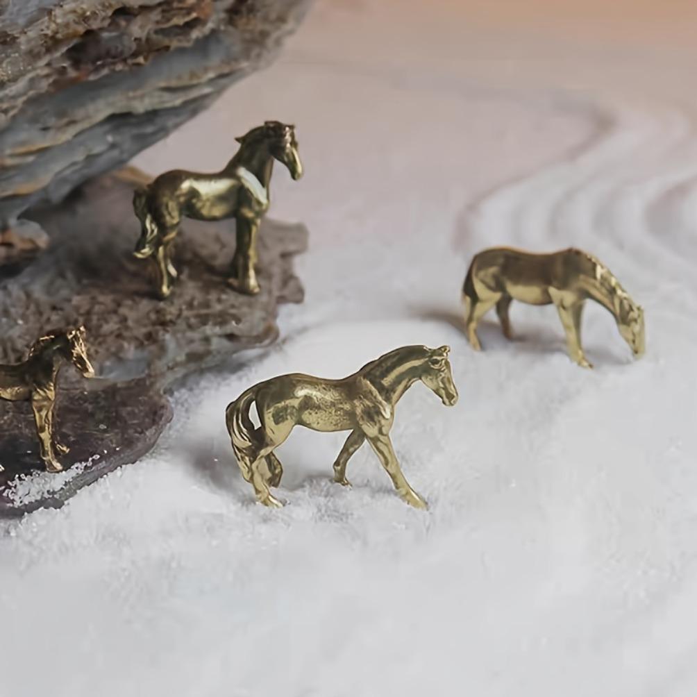 Miniature Figurine di Cavallo con Coda Lunga in Ottone Antico Ornamento Feng Shui Animale dello Zodiaco in Rame Mini Artigianato da Scrivania Decorazione per la Casa