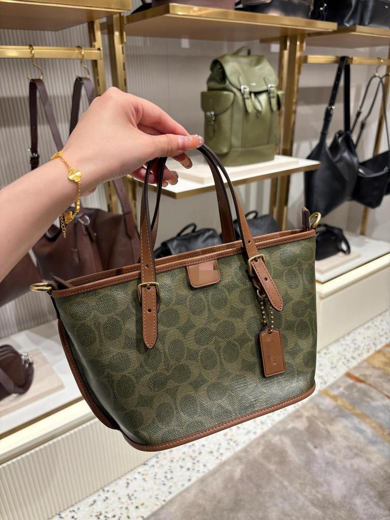 Koujia Taxi21 Retro Handtasche: Vielseitige Damenhandtasche mit einfachem Schultergurt, Umhängegurt und als Einkaufstasche.