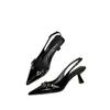 2025 Frühling neue einzelne Schuhe leichter und reifer Stil schwarzes Lackleder spitz zulaufend speziell geformt mit hohen Absätzen Supermodel gleiche Mode Sandalen