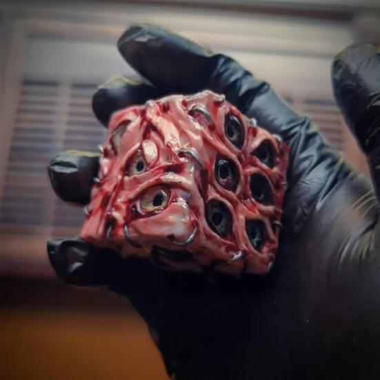 Eye of Fate Dice Resin Realistic Eyeballs Dice Collectable Spooky Pocket Dice Gift for RPGs Fans Dark Aesthetic Lovers