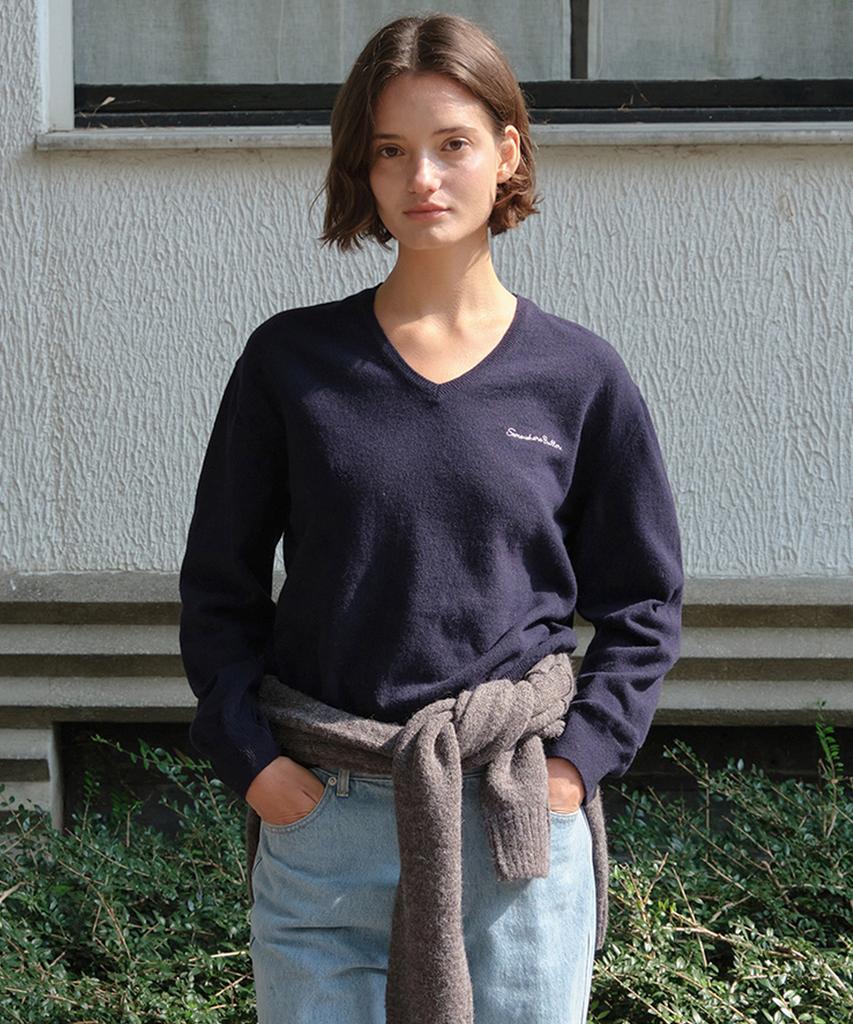 Sseomweeobeoteo Roe V-Neck Knit - Navy