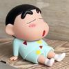 Supporto per Telefono Crayon Shin-Chan, Ornamenti da Scrivania Kawaii Anime, Cartone Animato Guardare la TV, Supporto per Telefono Bambola Carina Decorazioni Giocattoli Regali