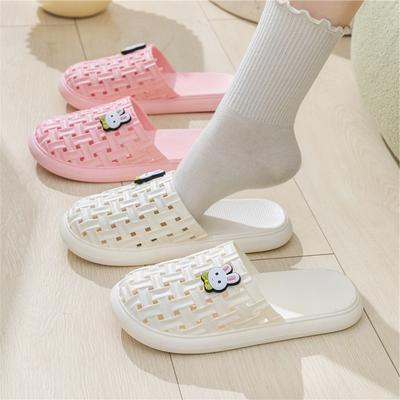 Sandales Baotou Cool d'Été Dames Salle de Bain Bain Maison Intérieur et Extérieur Porter Semelle Plate Lisse Chaussures à Trous de Plage Femmes