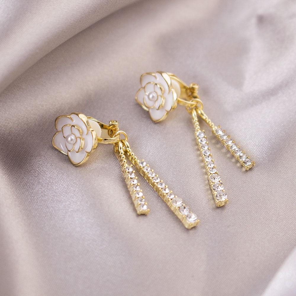 Brincos de pressão triangulares elegantes para orelhas não furadas - Versáteis e com um toque de luxo leve para o uso diário.