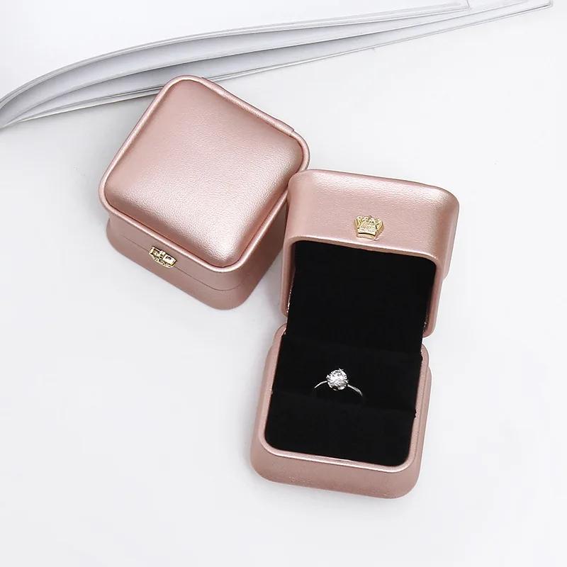 

1Pcs Fashion ring jewelry box 5.8x5.8x4.5cm rose gold/navy blue/green /white Pu crown buckle wedding gift jewelry box розового золота