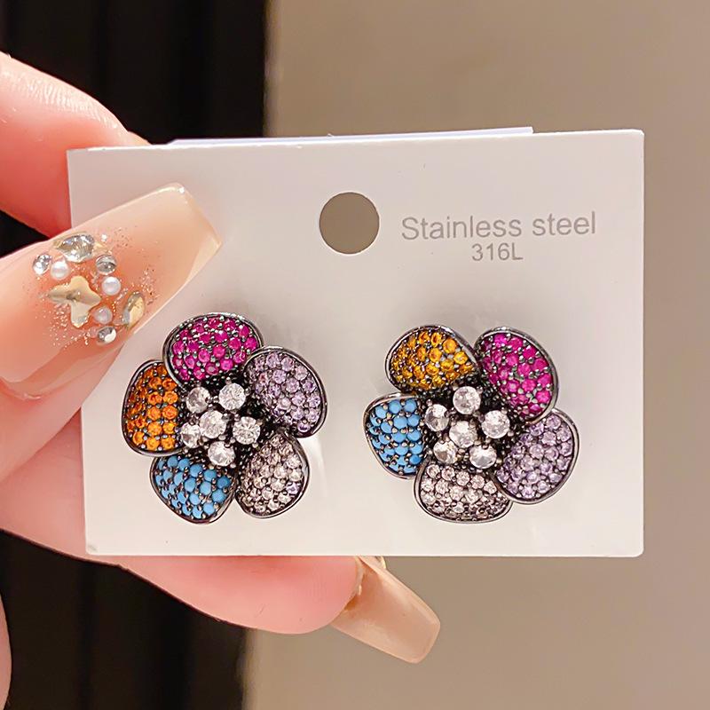 Silbernadel Zirkonia Blume Ohrstecker: Elegante, auffällige und luxuriöse Ohrschmuckstücke für Damen