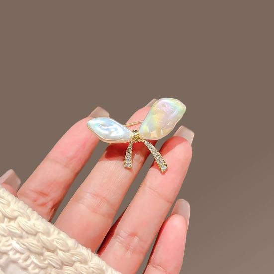 Women Brooch Imitation Pearls Bow Shape Anti-Wear Lapel Pin Scarves Shawls Bags Badge Fashion