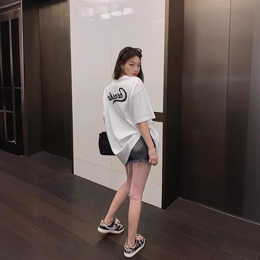 Schickes Übergrößen Baumwoll-T-Shirt mit kurzen Ärmeln in Rosenrot für Damen, Sommerkollektion 2024