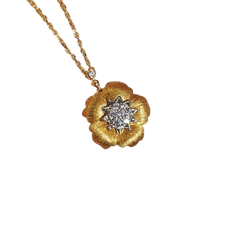 Shine Brushed Luxury Inlay Diamonds Exquisite Flower Necklace Classic Design and Charm Pendant Wedding Engagement Jewelry