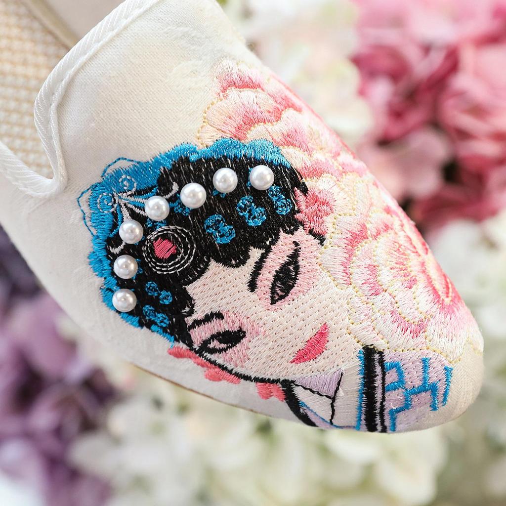 Women's Retro Embroidered Cotton Pointed Toe Slipper