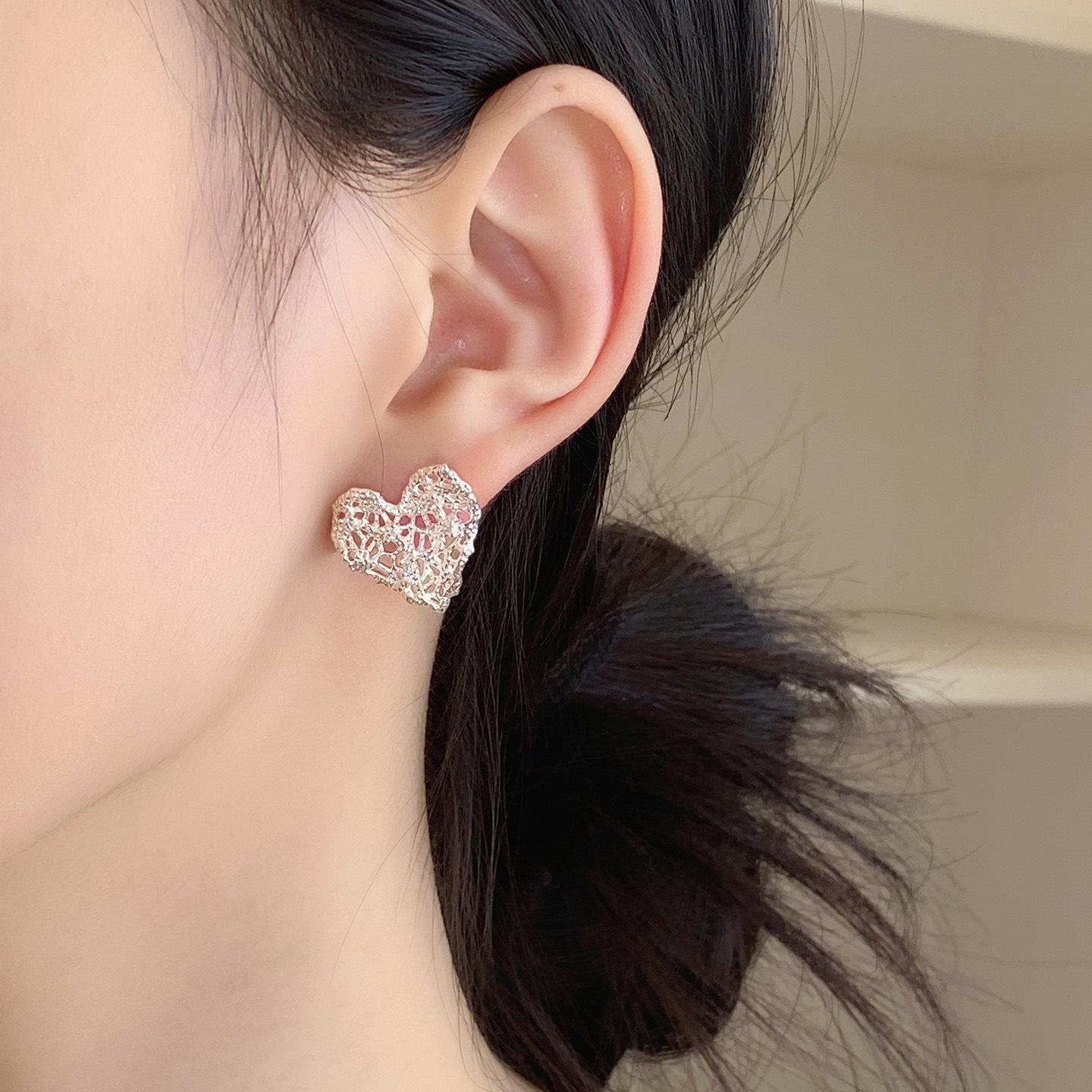 Sweet Heart Stud Earrings: Simple, Trendy, and Exquisite Design for Women