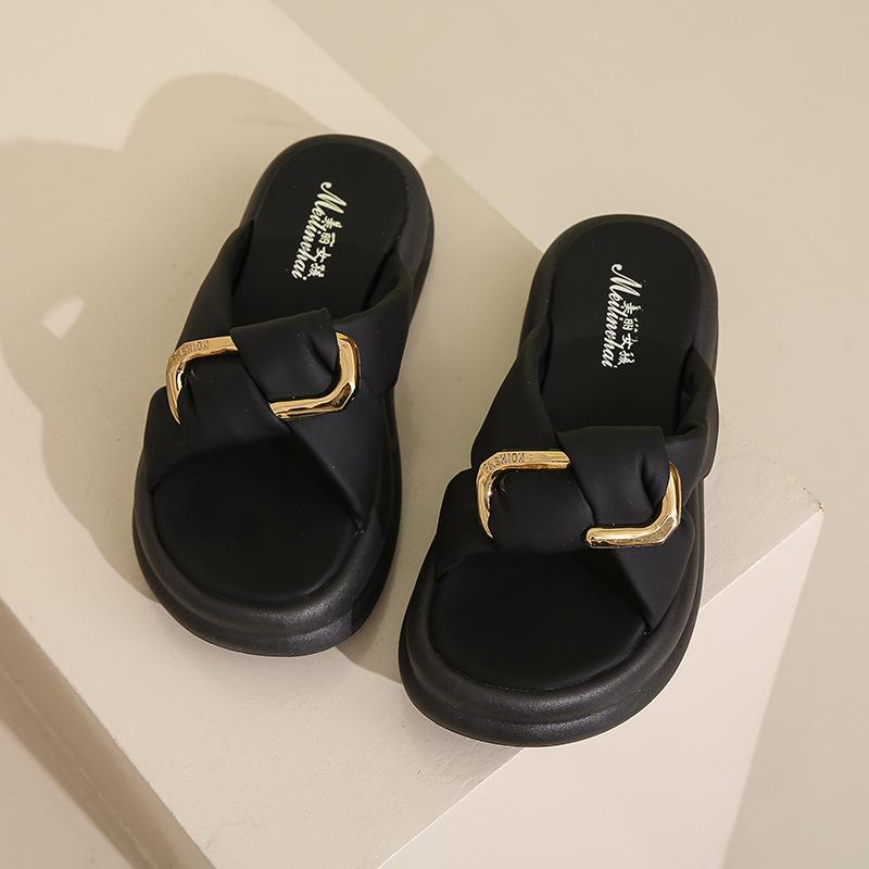 Slippers women's 2025 new summer wear fashion cool slippers with skirt temperament one-word drag