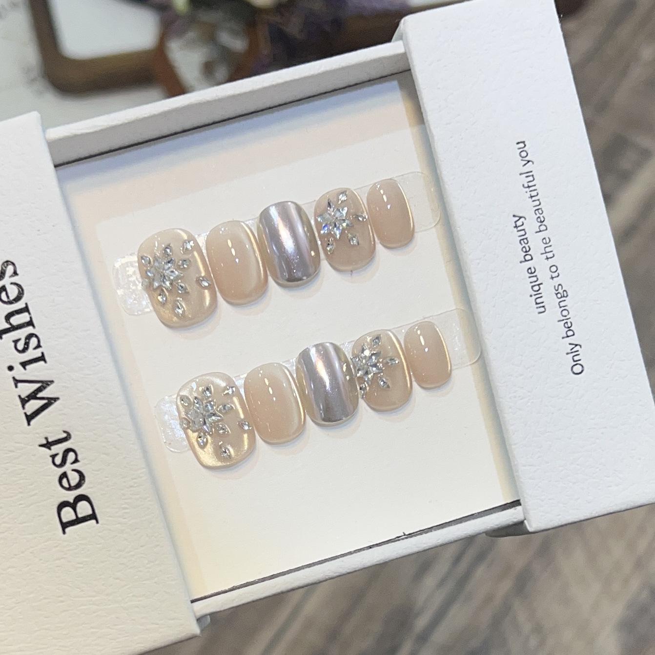 

Носимые ногти «Лунный эльф» - Эффект «Кошачий глаз», «Волшебное зеркало» со съемными циркониевыми акцентами-бриллиантами Large L