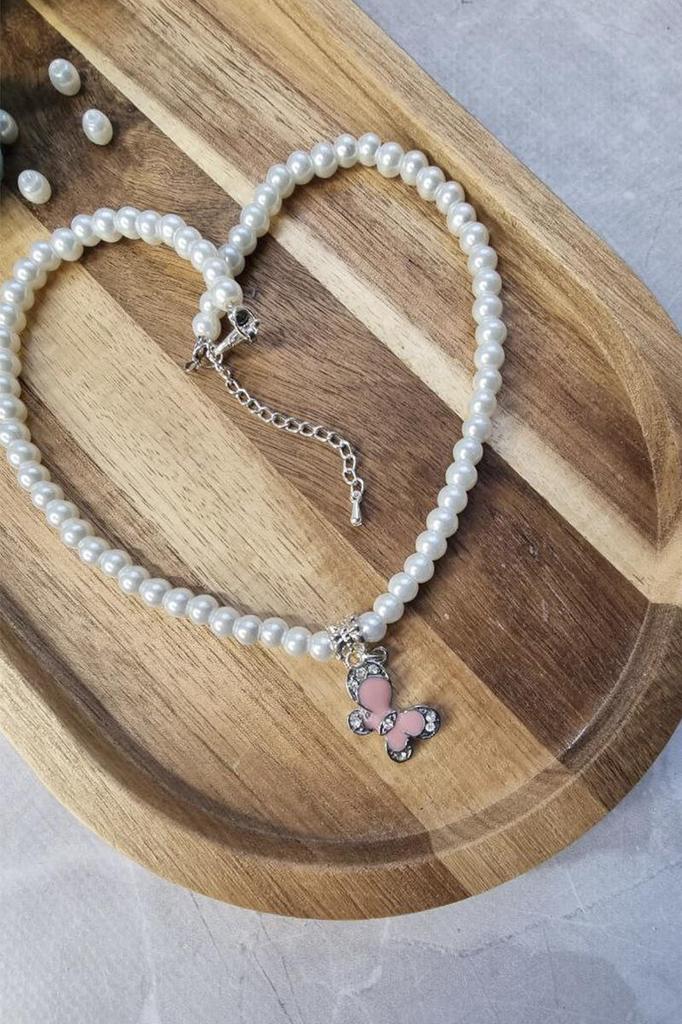 Zarter Perlenchoker mit Emaille-Schmetterlingsanhänger