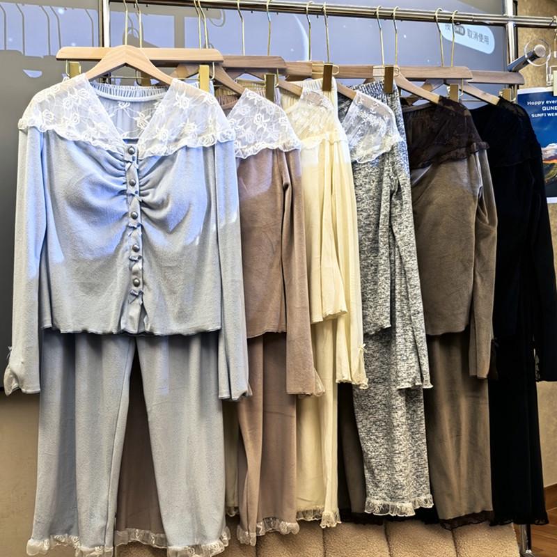 Damen Trendiger Herbst/Winter Pyjama mit Brustpolstern - Gemütliche, elegante und stilvolle Fleece-Homewear