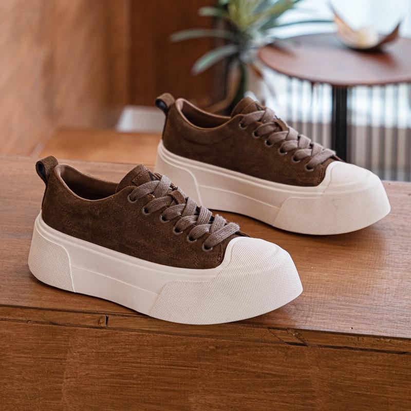 

Leather thick sole small height increasing board shoes women s biscuit shoes 2026 spring new casual white shoes 40 коричневий