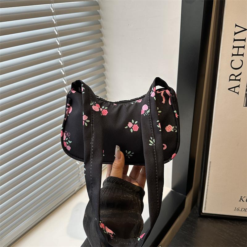 

Sweet lady s new bow broken flower canvas bag shoulder bag high value diagonal span cute bag чёрный