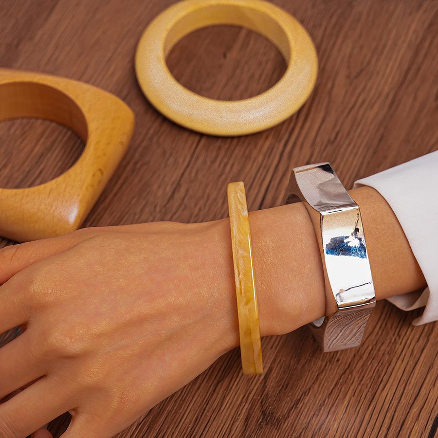 European & American Cross-border Halo Resin Wood Bracelet: Exaggerated, Luxurious High-end Round Bangle for Women.