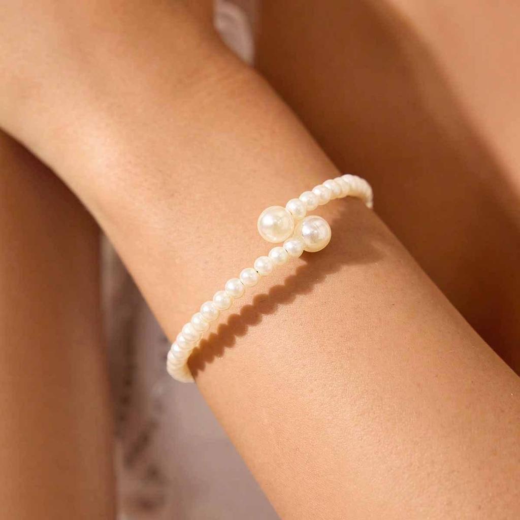 Adjustable French Retro Pearl Bracelet for Women - Elegant, High-End, and Versatile Design