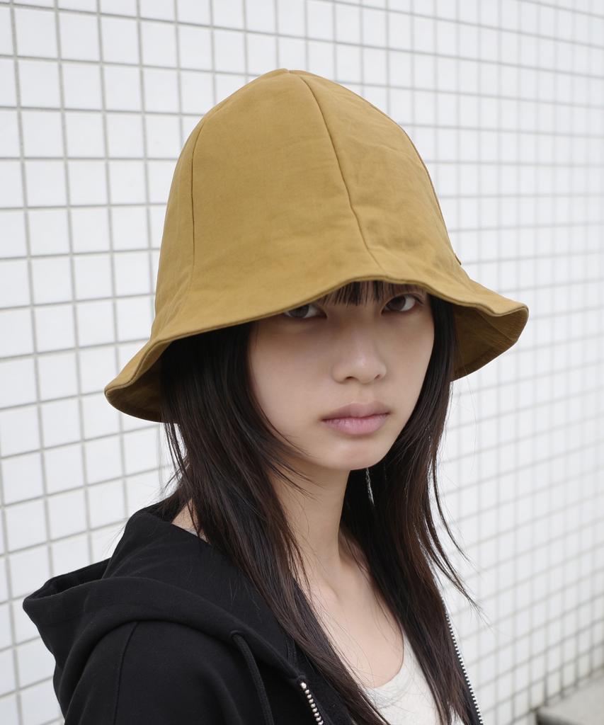 Eondeokeonteulolseutyudio Cotton Bucket Hat Wire Bell Bucket / Bio / Dark Mustard
