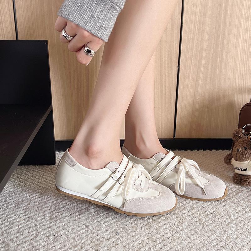 Round Head Fashion Retro German Training Shoes Women's Spring 2025 New Flat-bottomed College Style Casual and Light Sports Women's Shoes