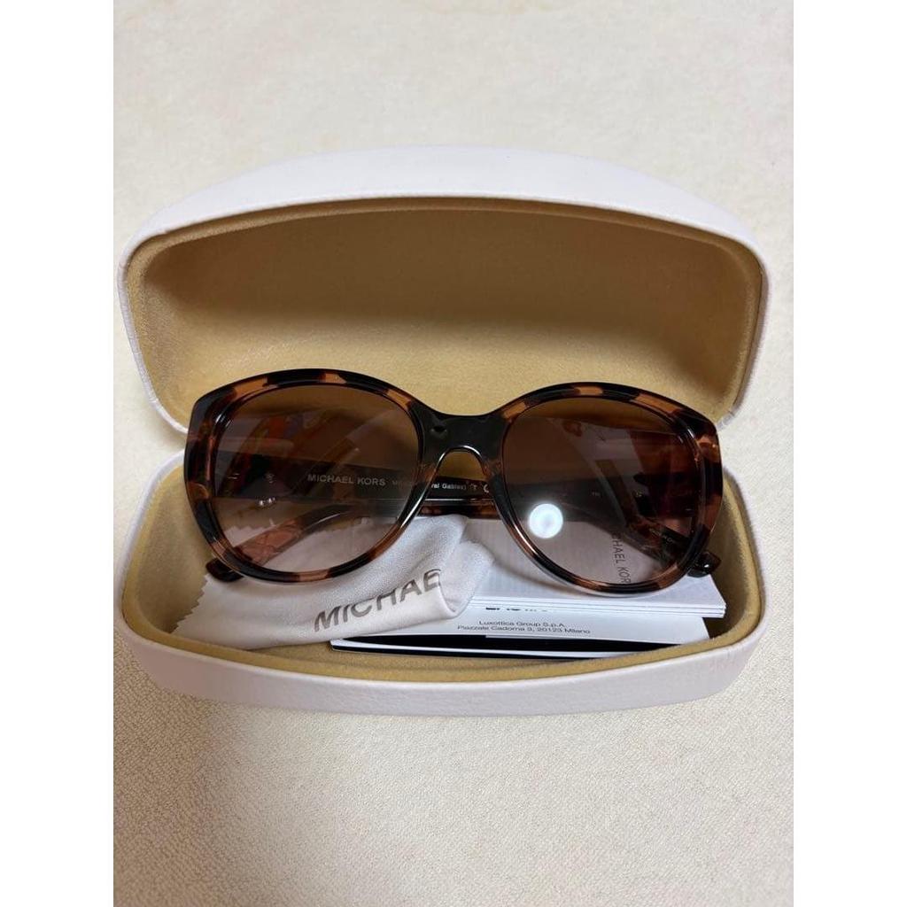 Used MICHAEL KORS sunglasses tortoiseshell pattern with case