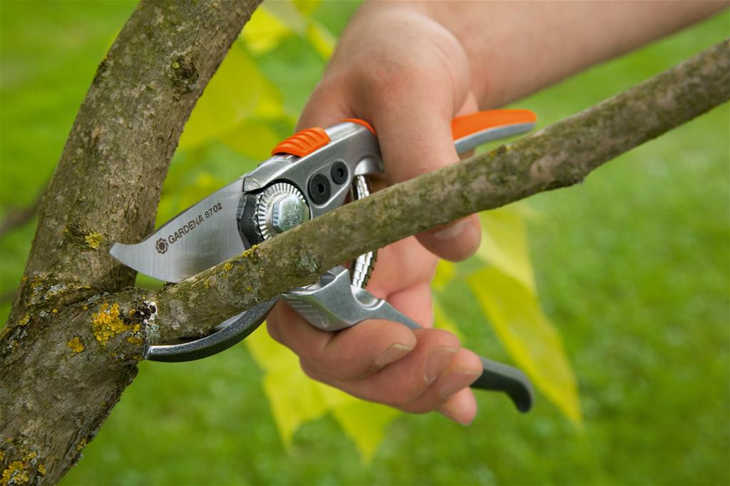 Gardena Premium Aluminum Pruner Up To 24 8702 1 Pc