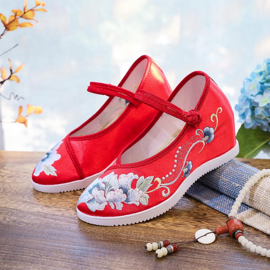 February, the New Inner Height Increase Round Head Old Beijing Cloth Shoes for Women with Hanfu High-heeled Platform Embroidered Shoes