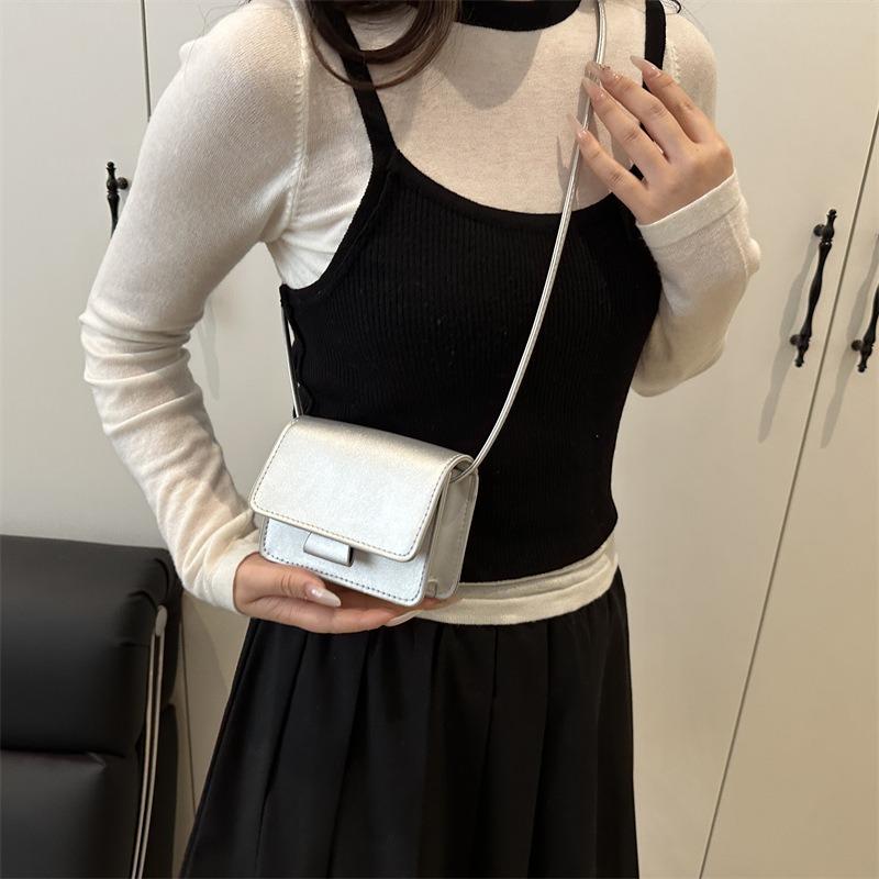 Neue exquisite einfarbige kleine quadratische Tasche, beliebt für Frühling und Sommer, einfache, lässige, vielseitige Schulter-Umhängetasche, Damentasche